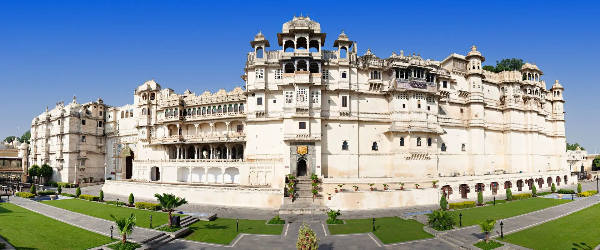 Tempo Traveller Service in Udaipur